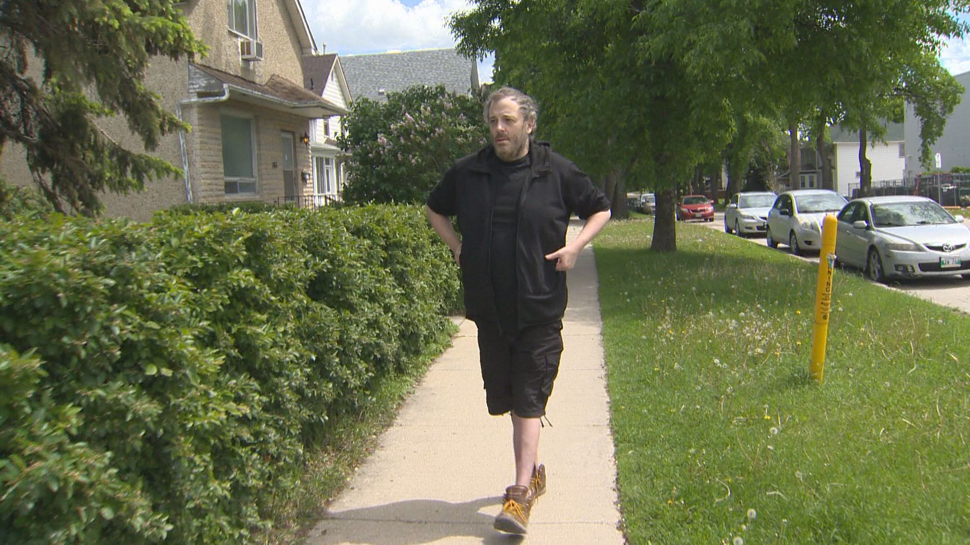 За Кайл Лемке разходката из неговия квартал на Уинипег в