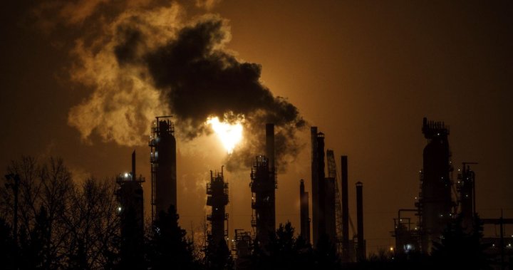 Докладът на Deloitte предполага, че таванът на емисиите не е възможен без намаляване на производството на петрол и газ