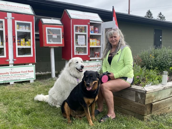 New outdoor pet food bank opens in Calgary: 'Absolutely fantastic idea' - Calgary - Vimarsana News