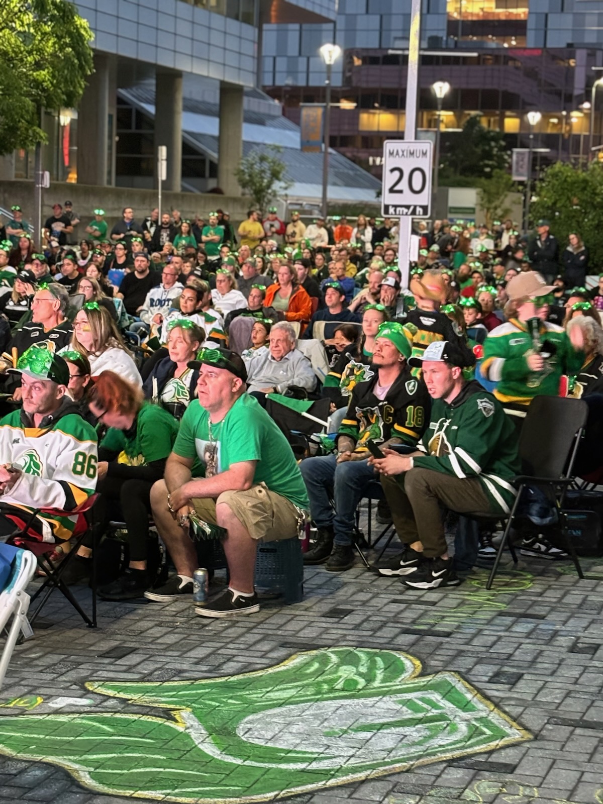 Hundreds of fans came to Dundas Place to watch the London Knights play in the Memorial Cup finals.