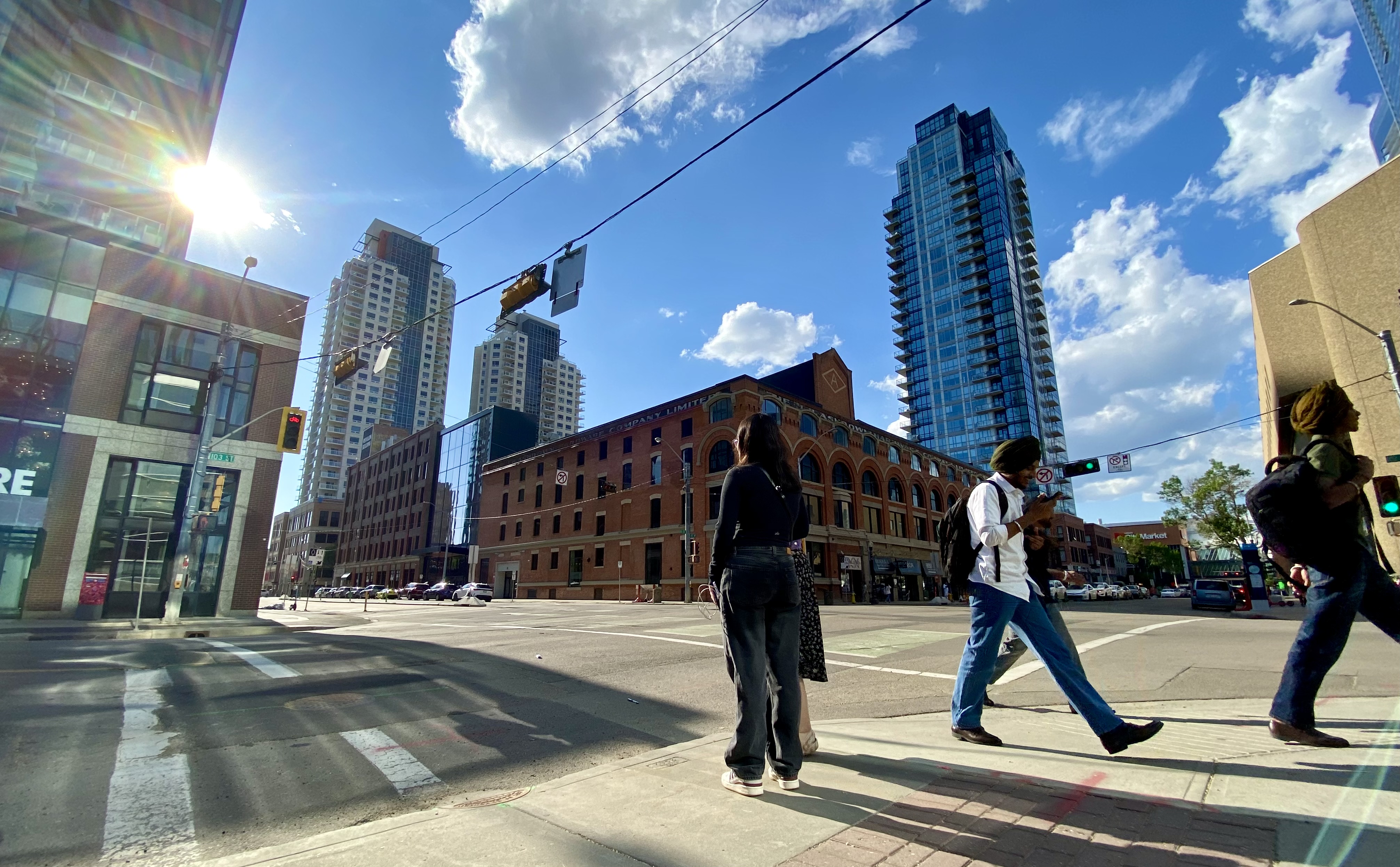 Детективи от отдел Убийства към полицейската служба на Едмънтън разследват