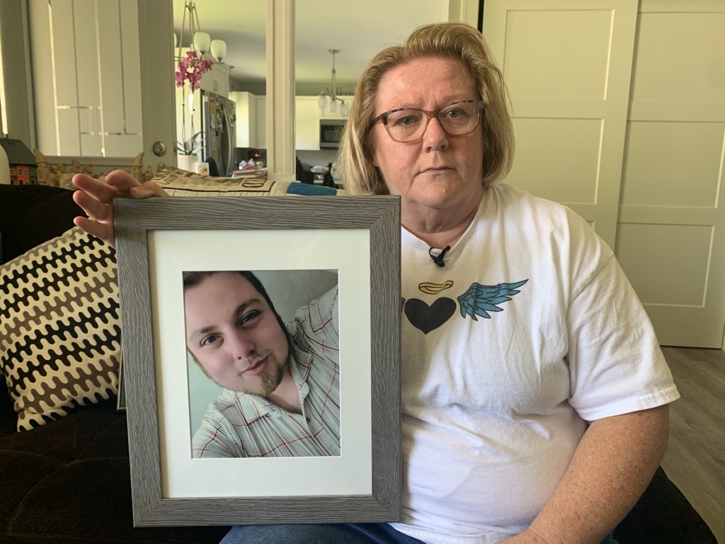 ПРЕДУПРЕЖДЕНИЕ Тази статия съдържа деликатни описания относно самоубийството Моля прочетете