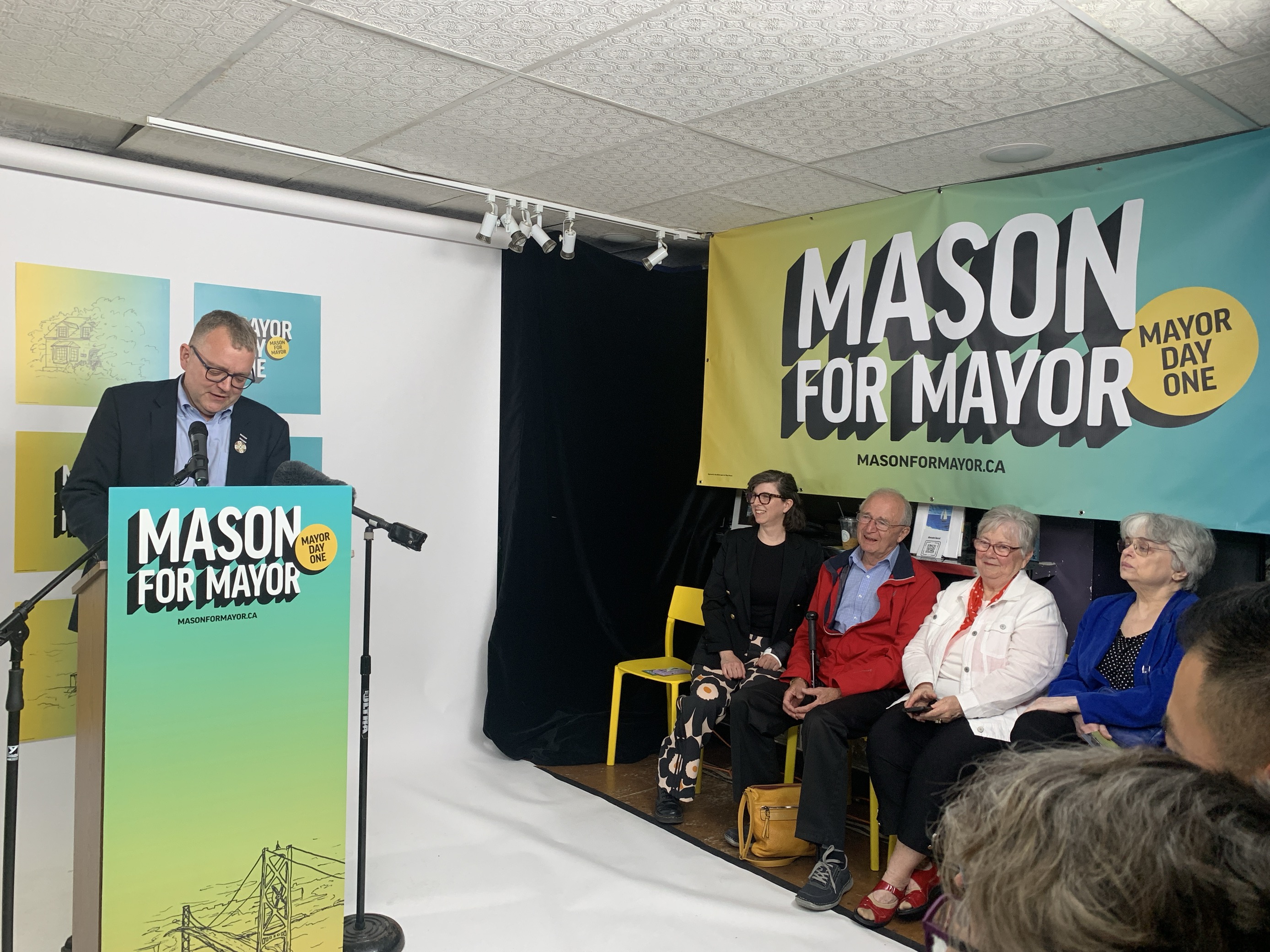 Дългогодишен граф на Халифакс Уей Мейсън хвърли шапката си на