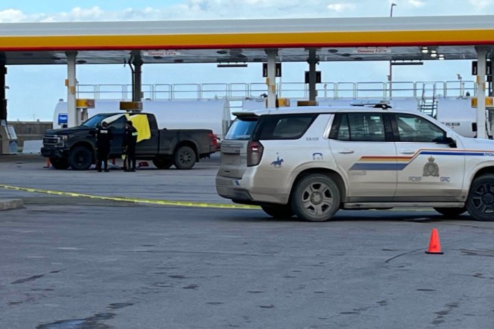 1 dead after Winnipeg police fire shots at stolen vehicle, third suspect arrested in Sask.