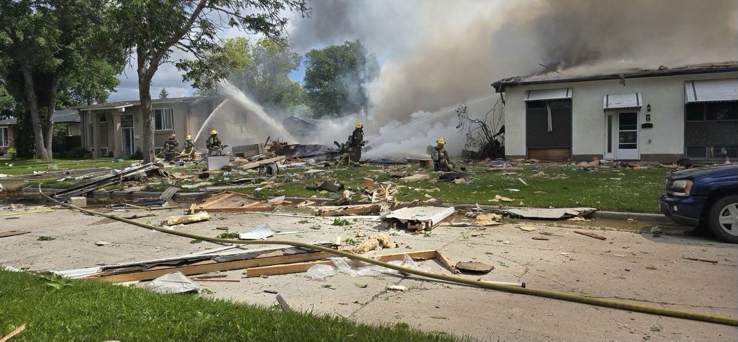 Екипите на пожарната парамедици на Уинипег бяха на мястото на