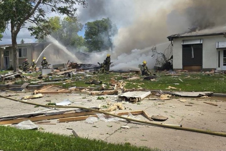 Winnipeg fire crews at scene of Transcona house explosion