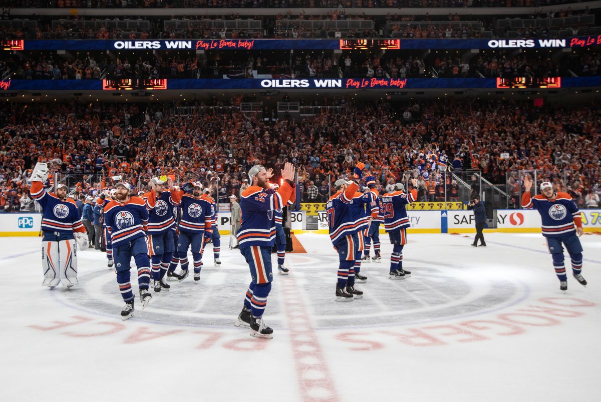 Edmonton Oilers celebrate the win over the Dallas Stars in game 6 of the Western Conference finals of the NHL Stanley Cup playoffs in Edmonton on Sunday June 2, 2024.