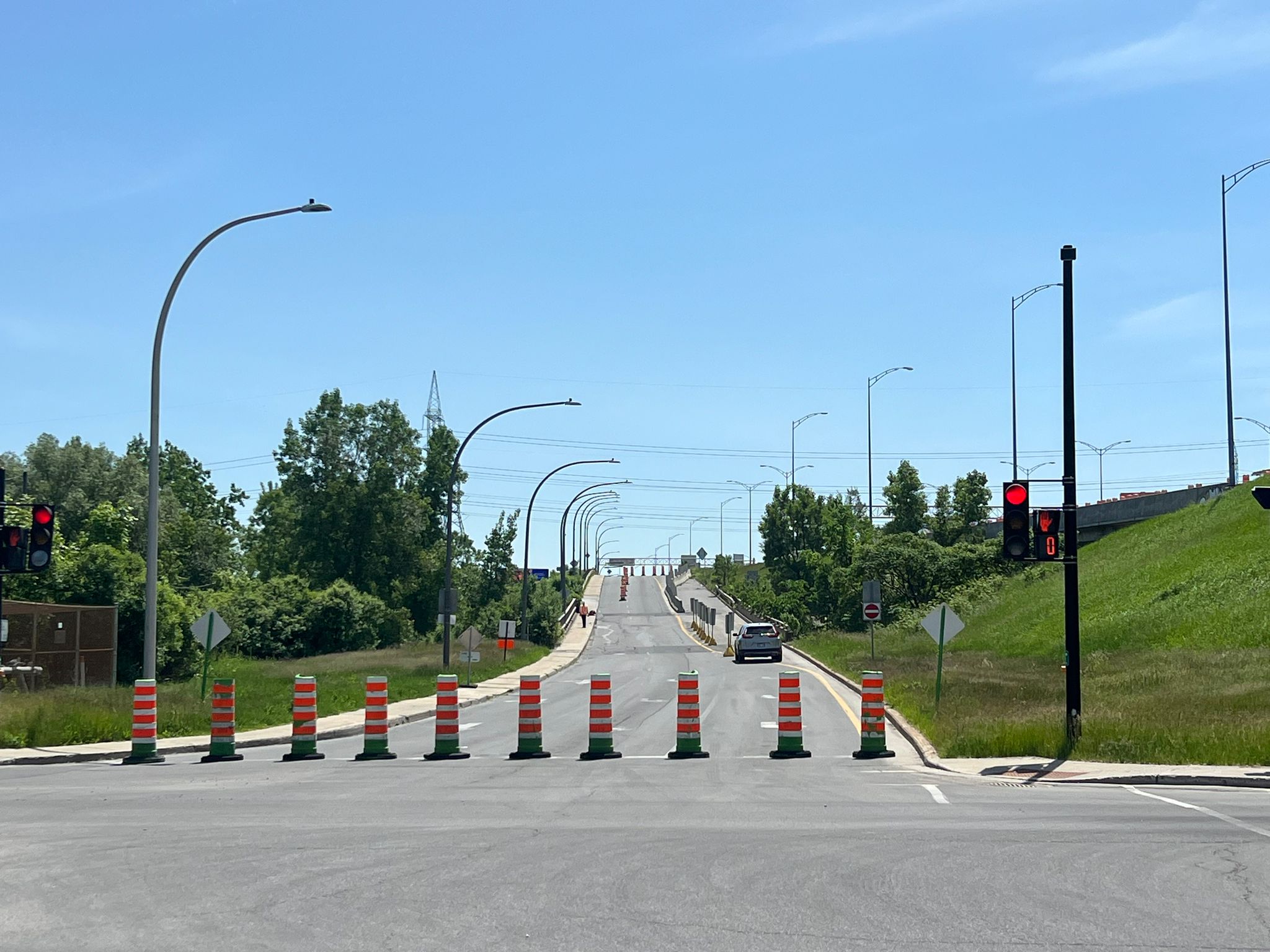 ‘It’s absolute chaos’: Indefinite bridge closures spark outrage in Montreal’s West Island