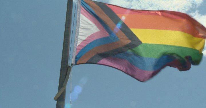 Queen City Pride стартира едноседмичния фестивал с издигане на флага