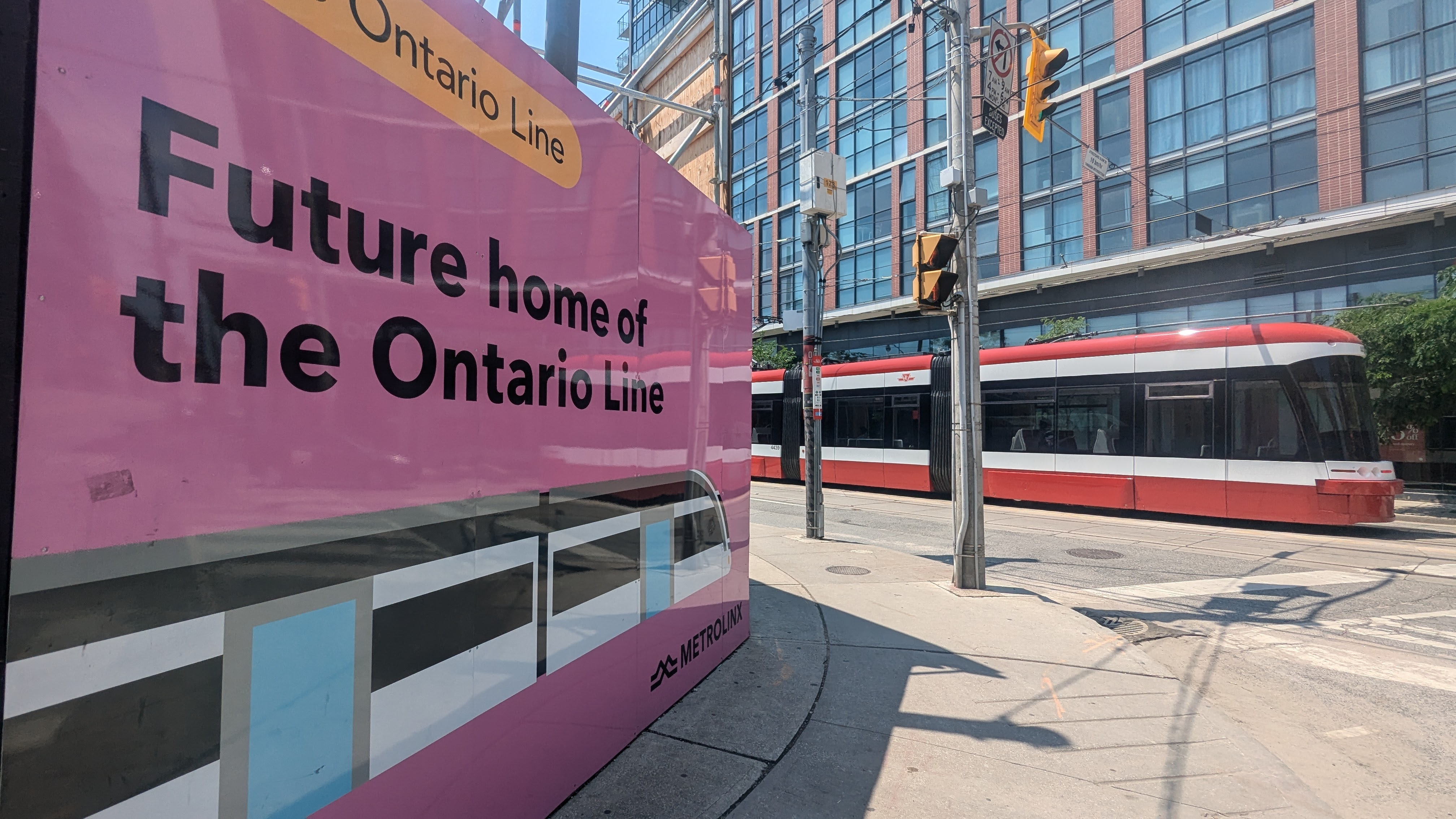 Увеличаването на цената на знаковия транзитен проект на линията Онтарио