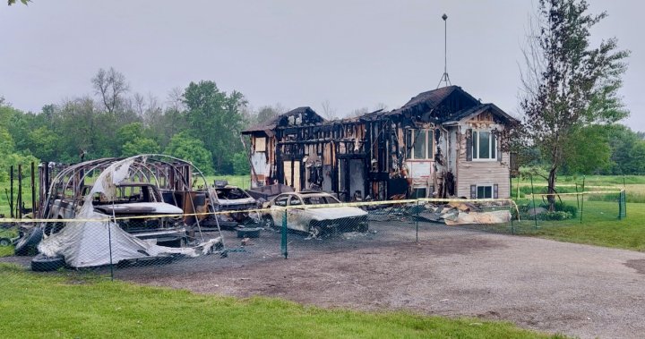 Пожар унищожи дом в Reaboro, близо до Omemee, Ont.