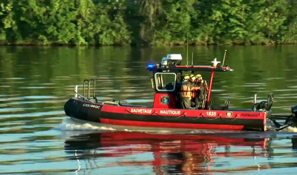 Search underway for occupants of vehicle that plunged into river off Montreal
