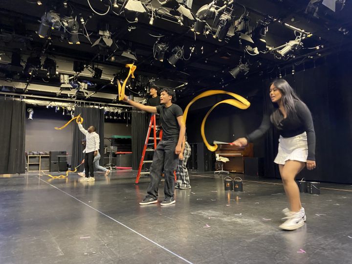 Някои талантливи млади калгарци излизат на сцената със специално шоу