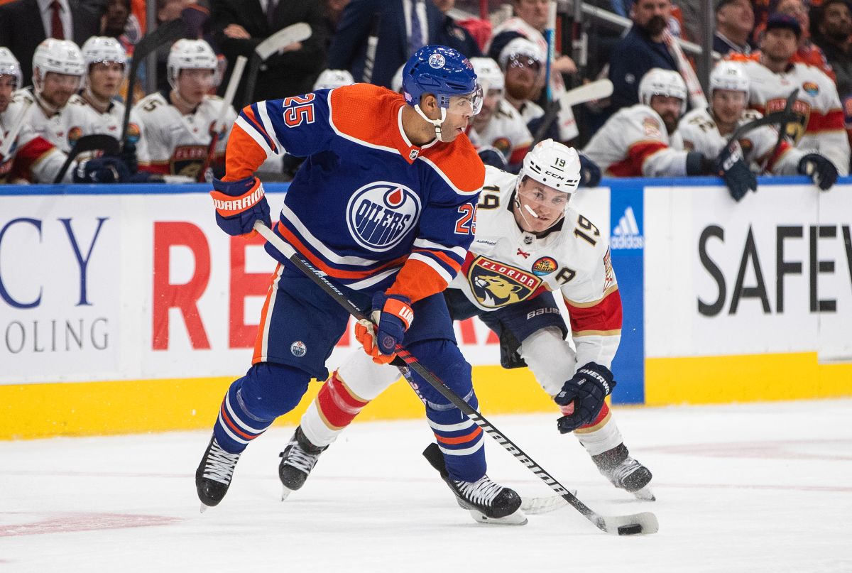 Florida Panthers' Matthew Tkachuk (19) chases Edmonton Oilers' Darnell Nurse (25) during third period NHL action in Edmonton, Monday, Nov. 28, 2022.