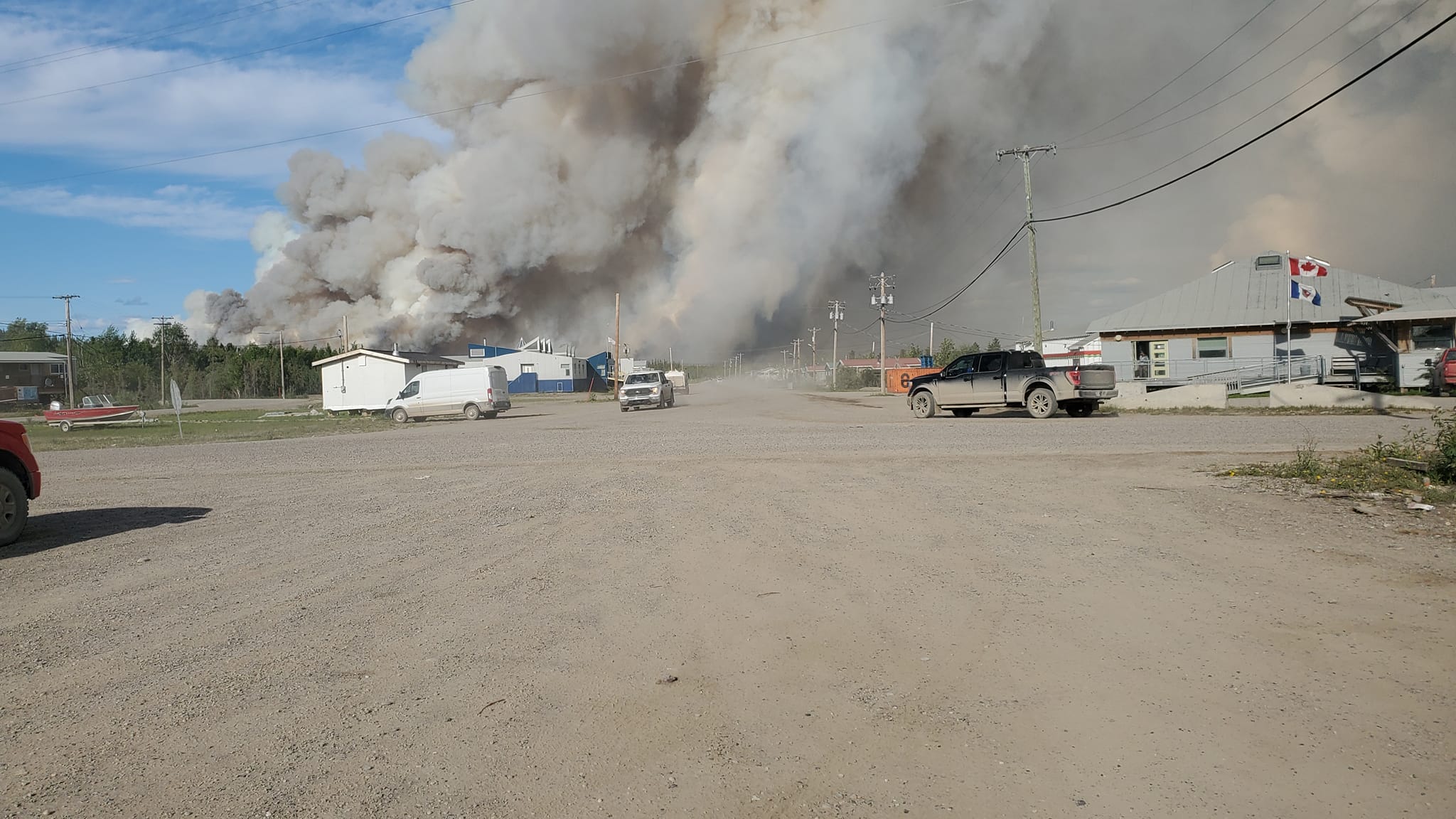 Fort Good Hope wildfire forces evacuation of Northwest Territories town