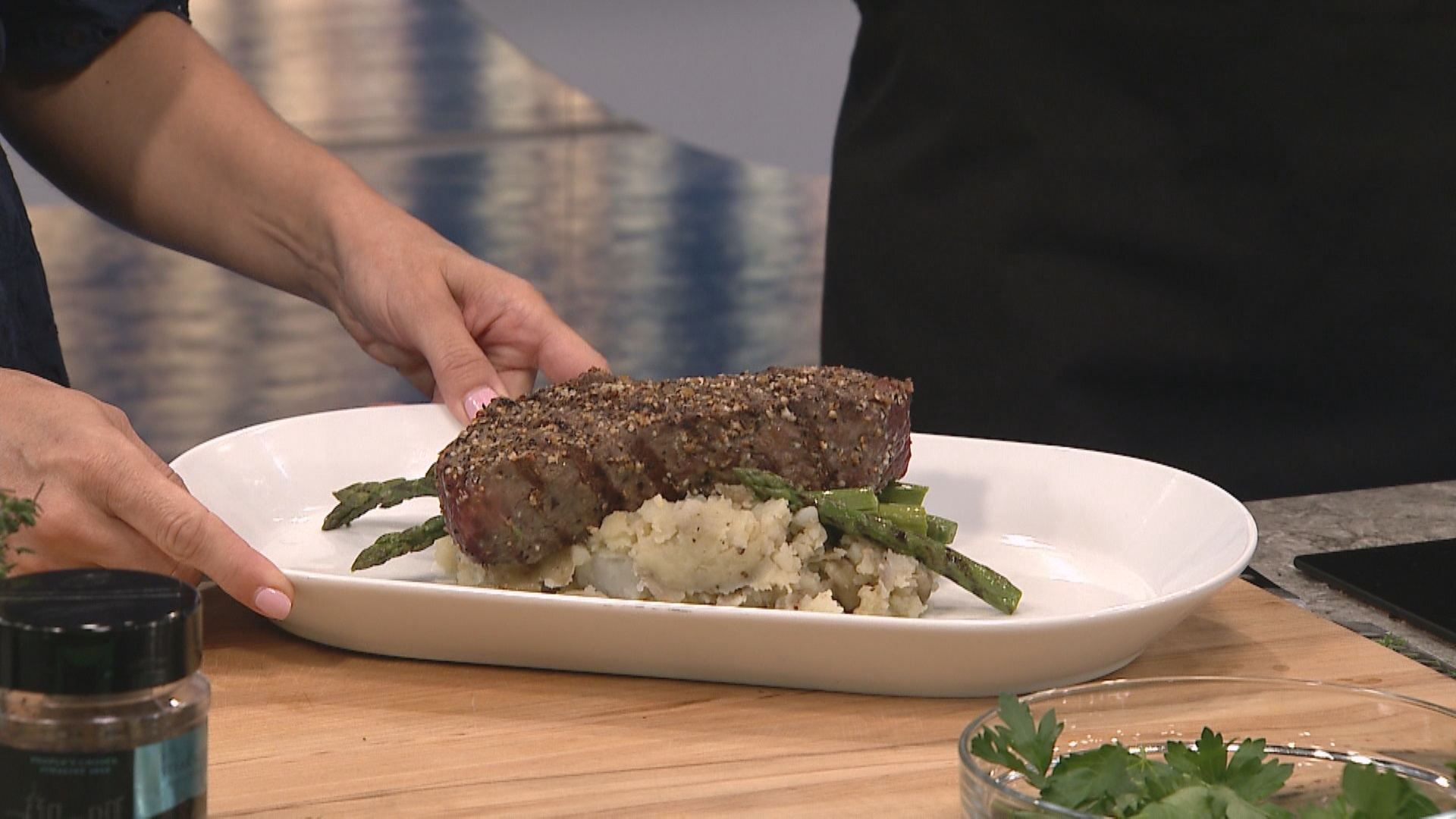 Готвачът Нед Бел показва как да приготвите идеално ястие за