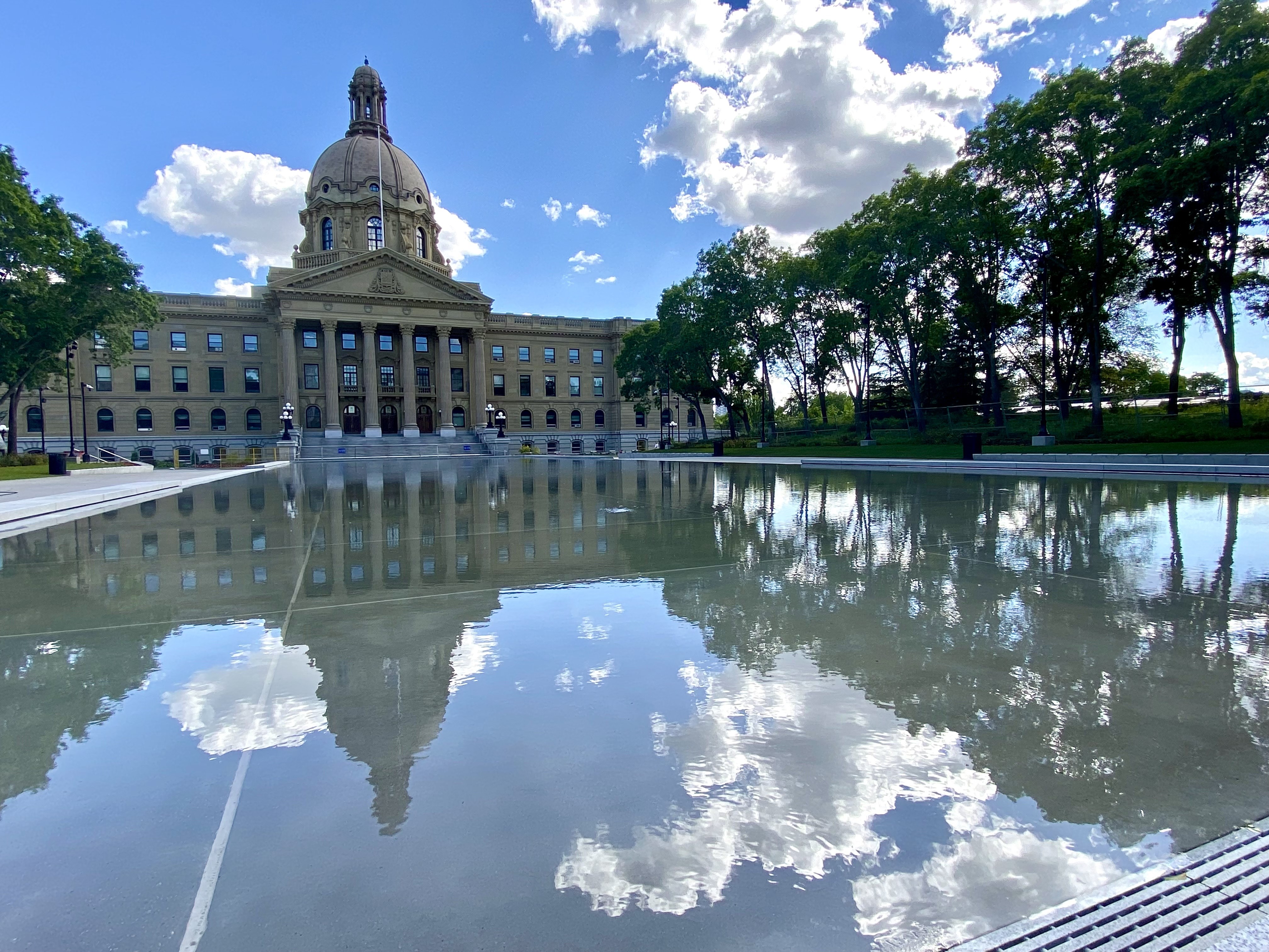 Фондът за наследство на дъждовния ден на Алберта получава допълнителни