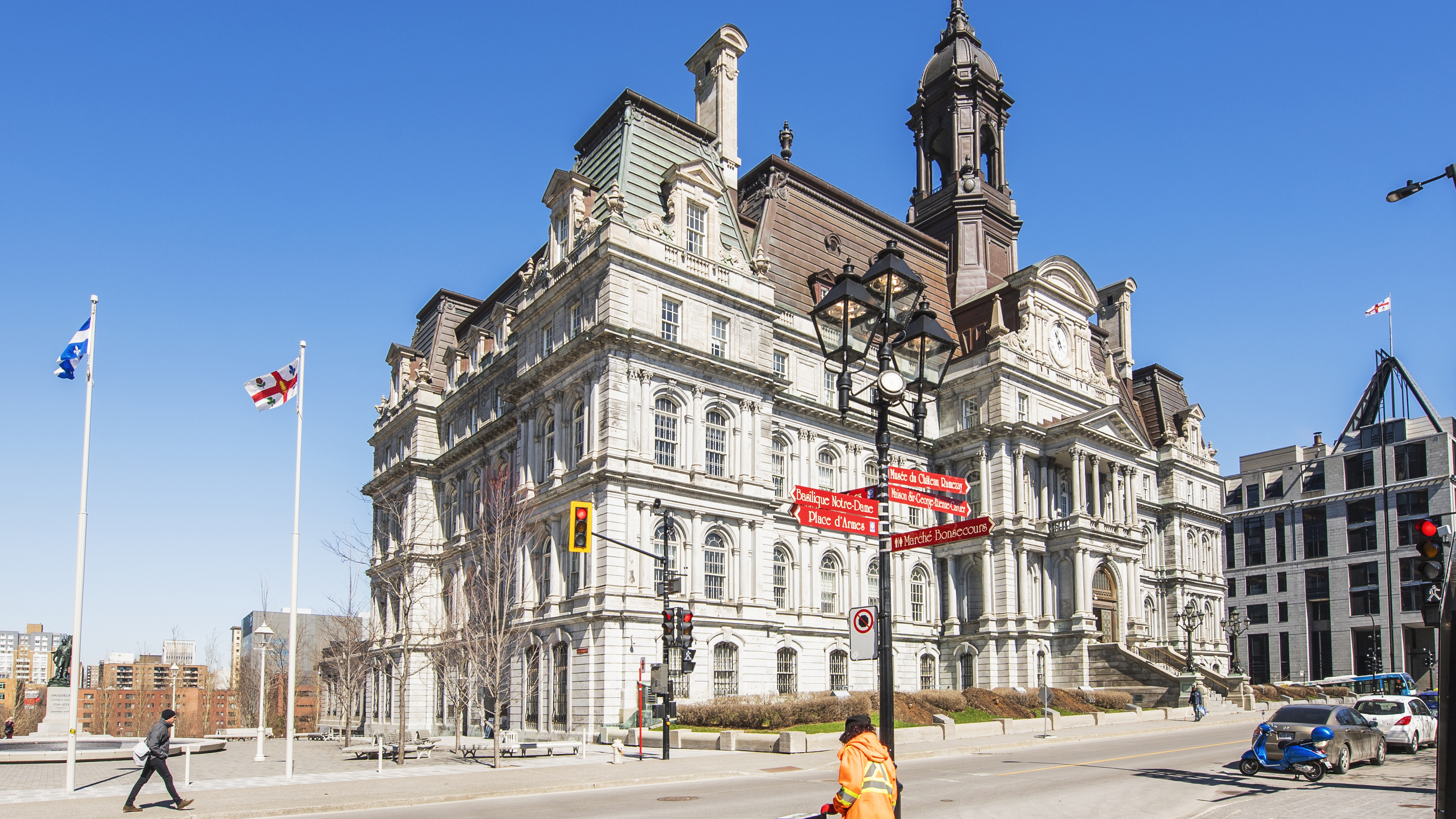 Измина много време но най накрая емблематичното кметство на Монреал —