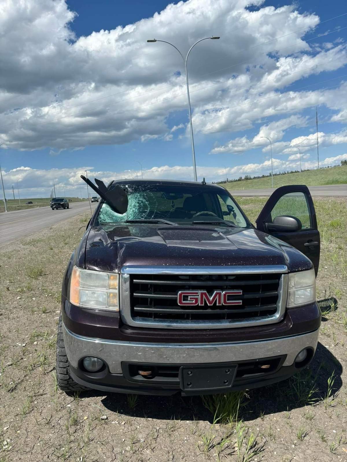 The tonneau cover went right through the windshield of Dykxhoorn’s vehicle, causing major damage.