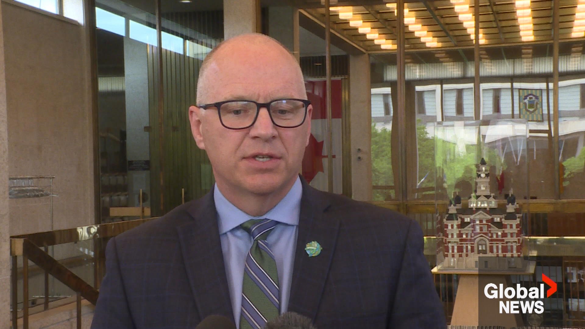 кметът на Уинипег казва че градът е готов да помогне