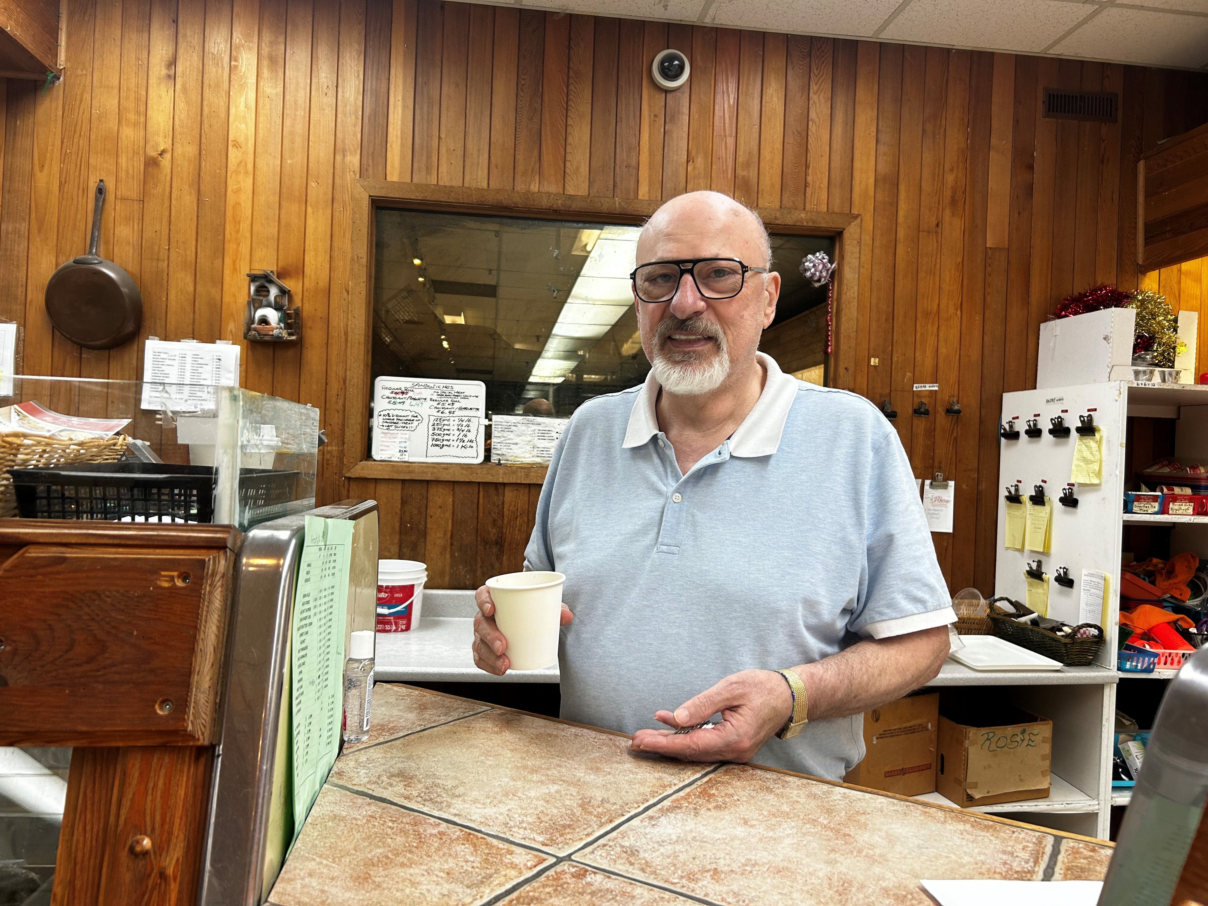 Сладкарница Swiss Vienna в Pointe Claire обслужва общността повече от 60