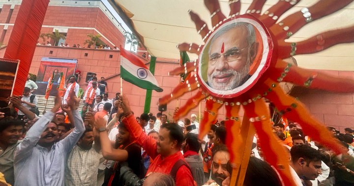 Коалицията на министър председателя Нарендра Моди спечели мнозинството от местата