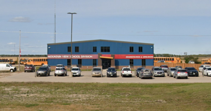 Началникът на училището в Маунтин Вю е уволнен, 3-ма попечители подават оставка