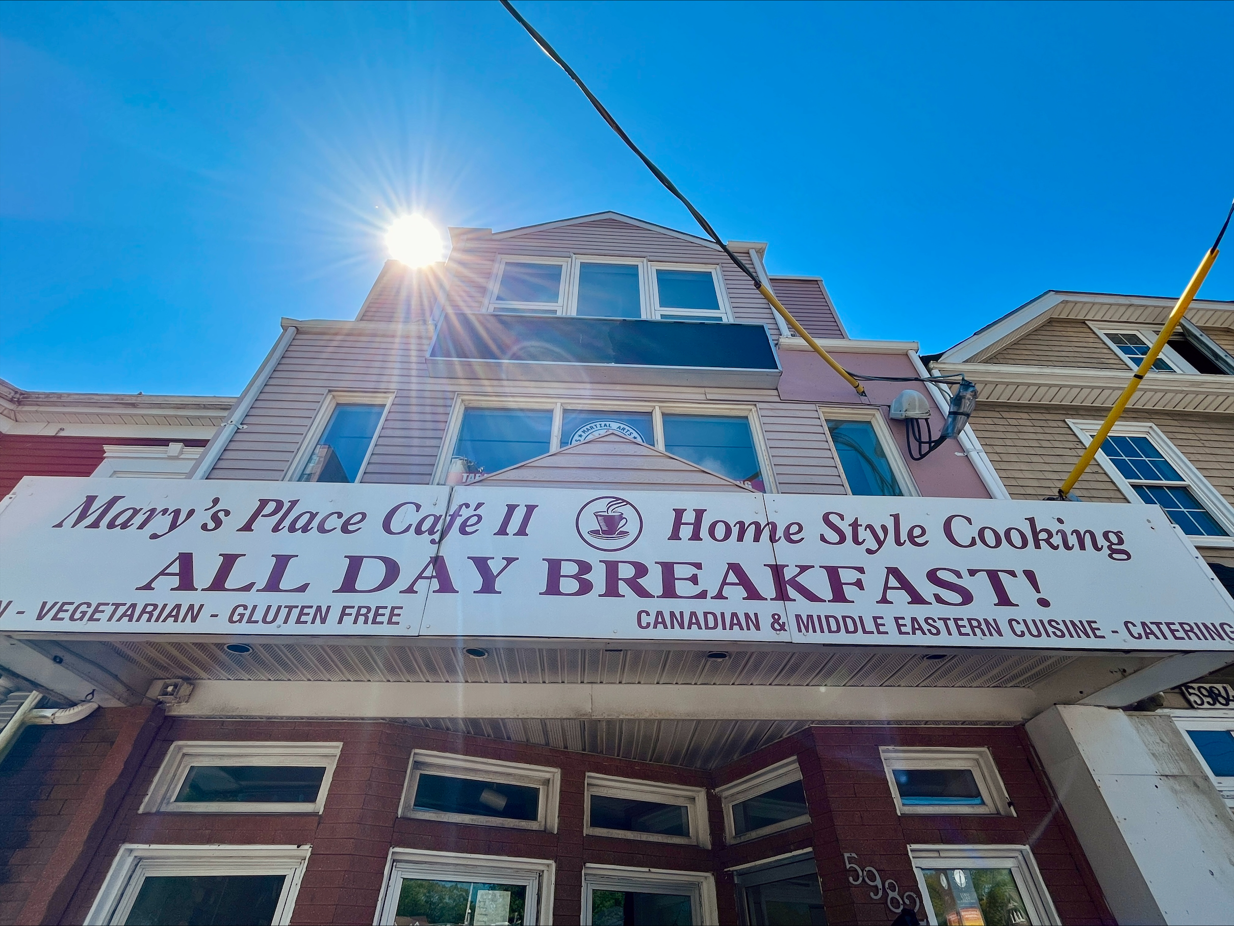 Mary s Place Cafe II е основно място на общността на