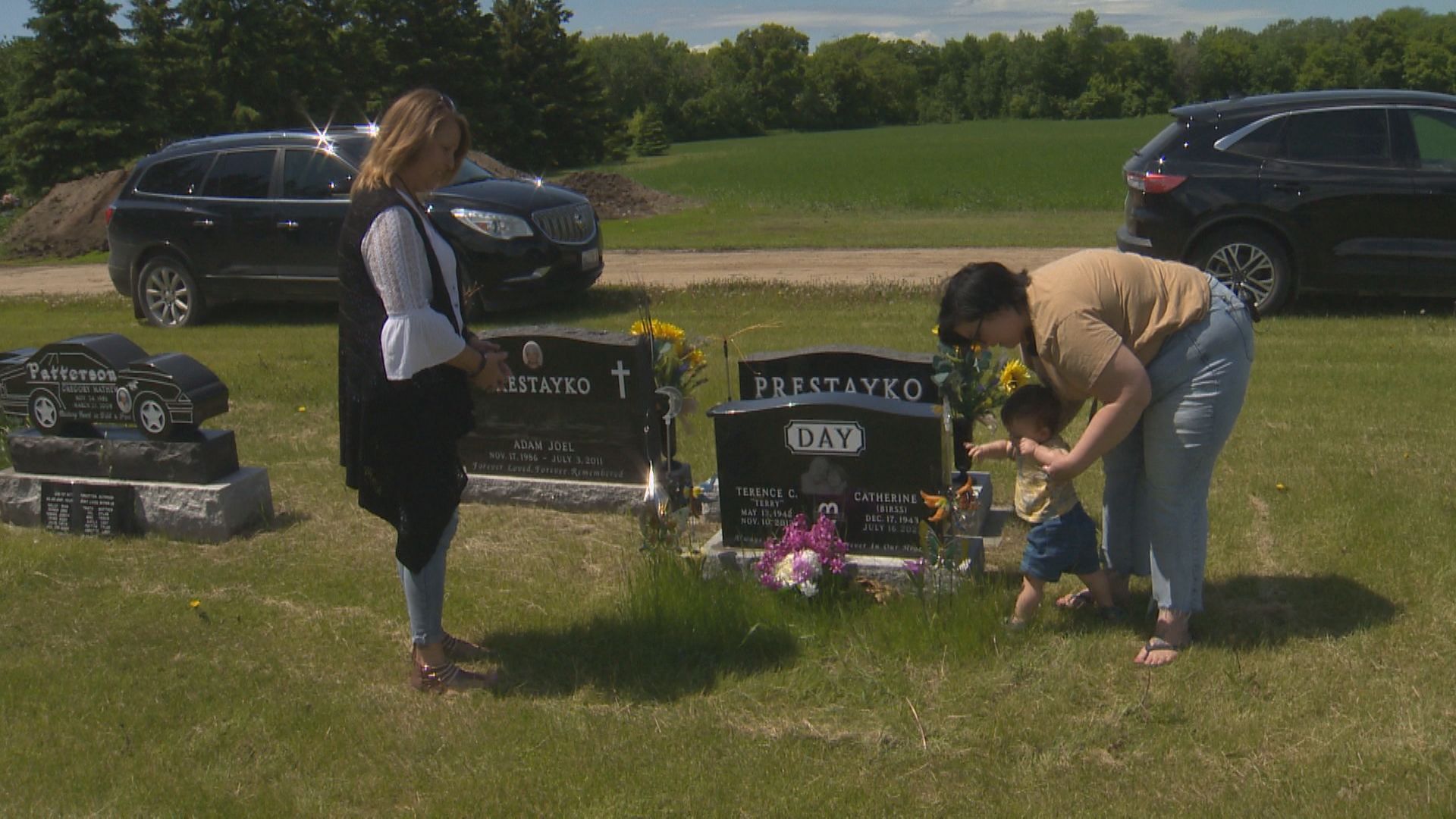 ‘A year of grief’: Family members of Carberry bus crash victims reflect 1 year later