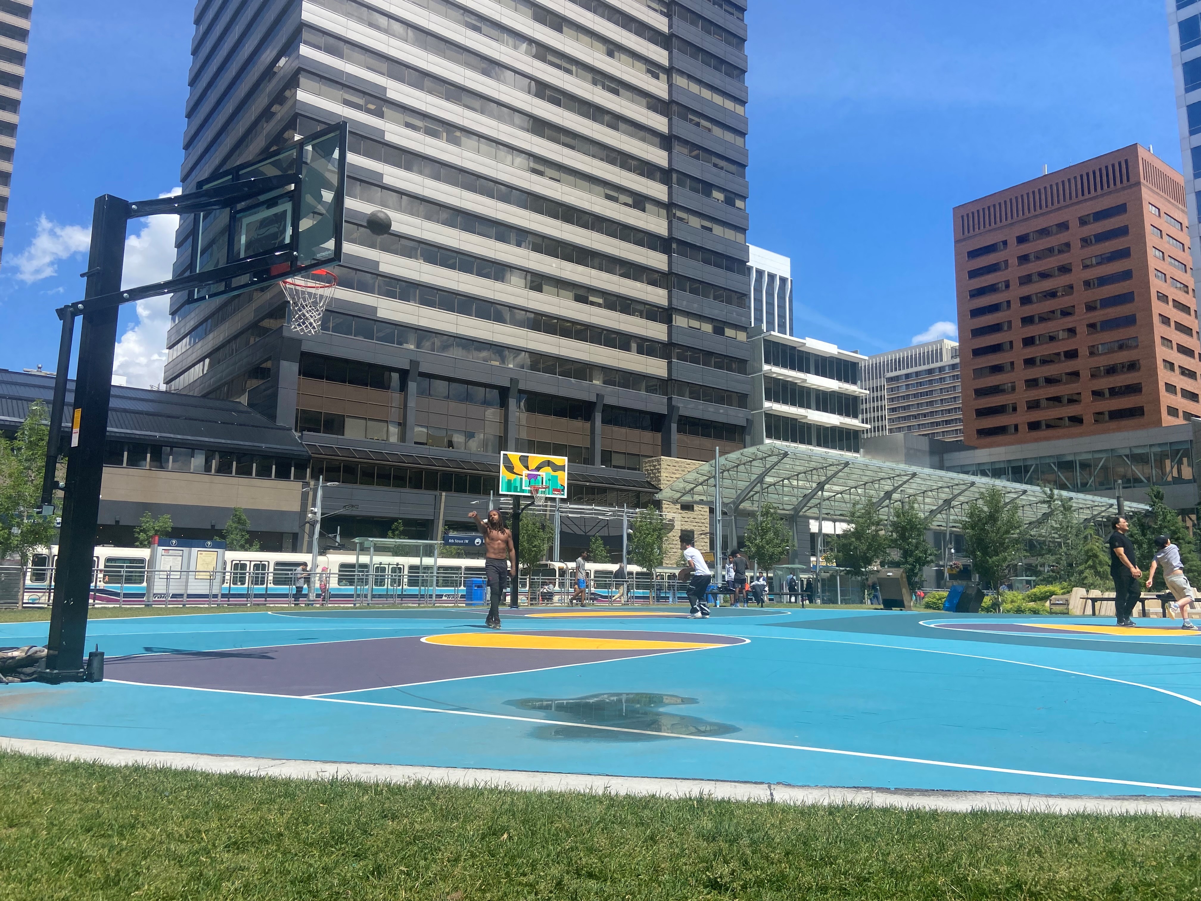 Всеки ден Маделин Фой се занимава с проблеми в опит