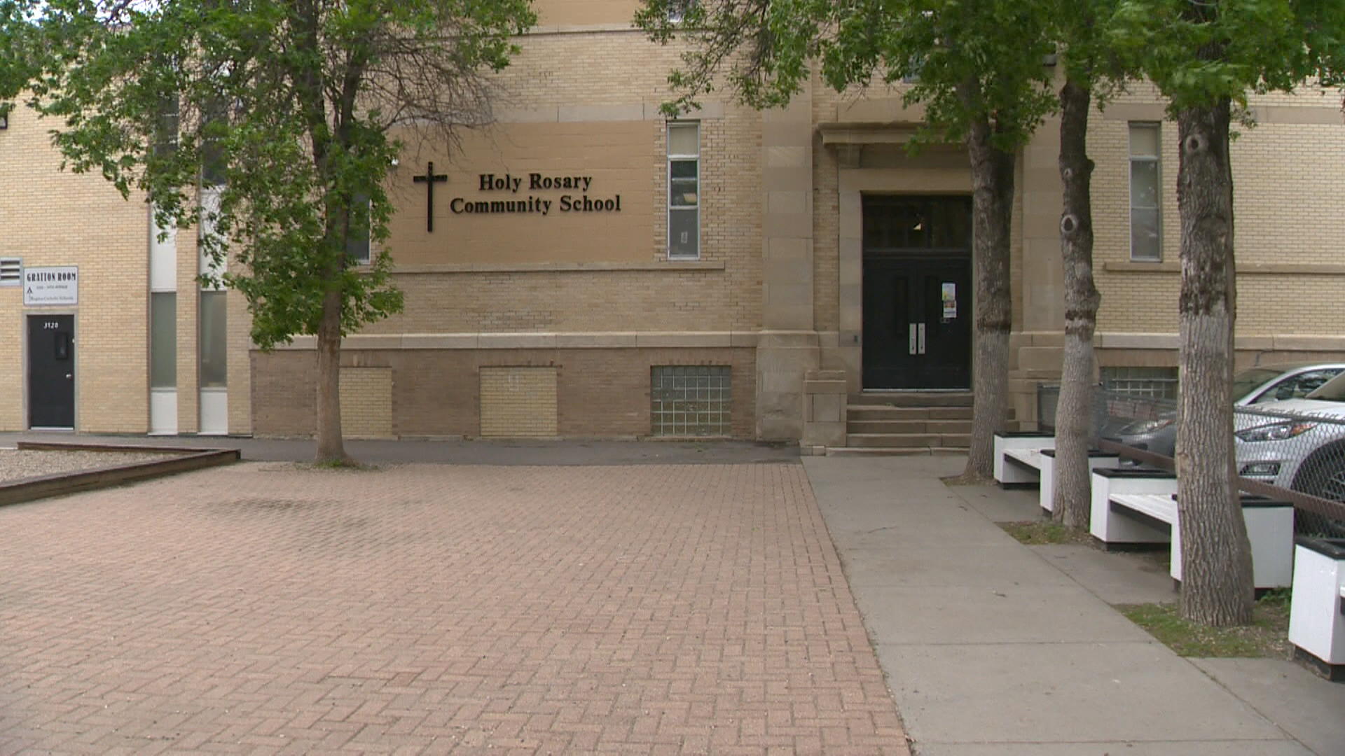 След 117 години Holy Rosary Community School в Regina ще