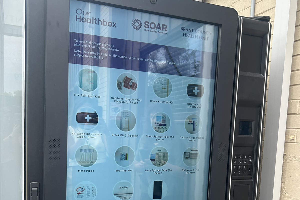 Повечето вендинг машини са пълни с шоколадови блокчета картофен чипс