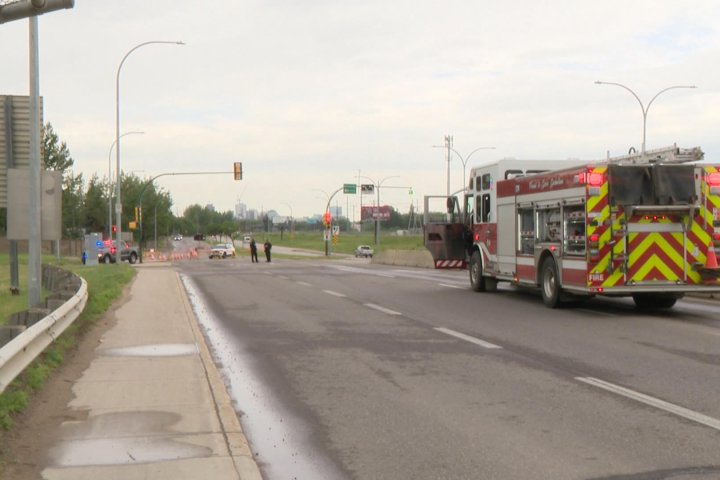 1 man dead in Saskatoon after collision involving car, electric scooter