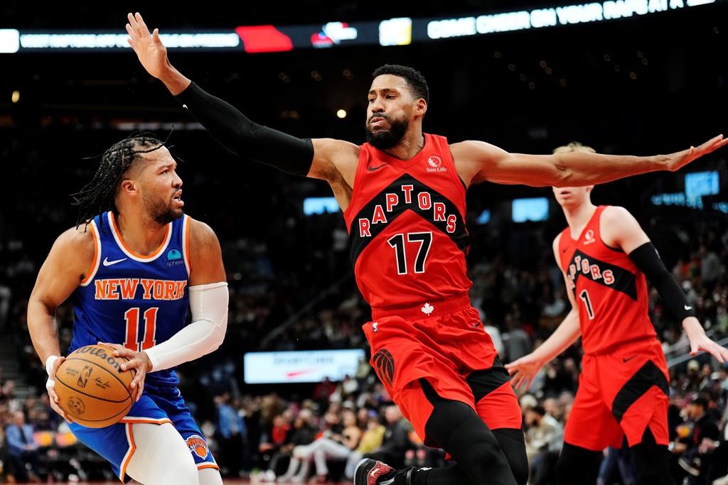 The Toronto Raptors have re-signed guard-forward Garrett Temple. 