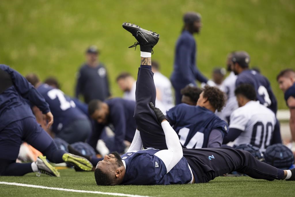 Отбранителят Шон Оукман оглави група от петима играчи подписани от