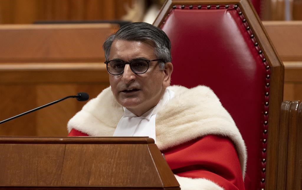 След опасения за пристрастност повдигнати от правителството на Квебек и