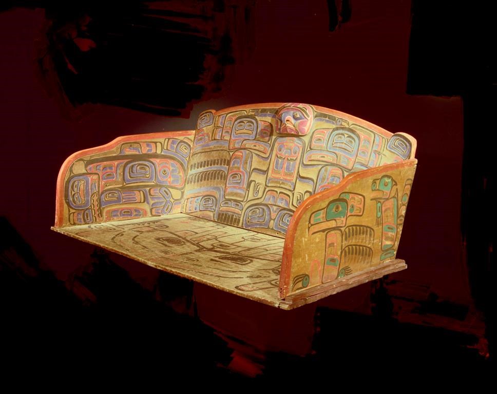 Heiltsuk Nation ръководители съвет и членове празнуват завръщането на исторически