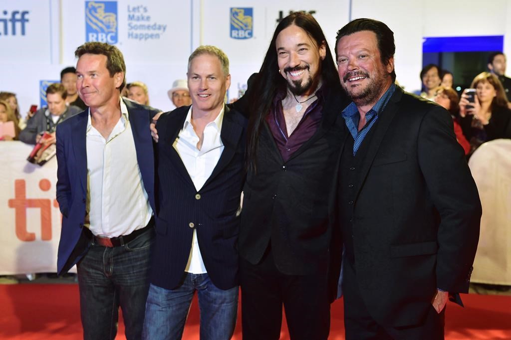 Членовете на канадската рок група The Tragically Hip са обявени