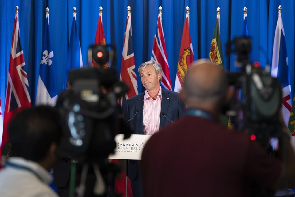 Премиерът на Нова Скотия Тим Хюстън в четвъртък защити отсъствието