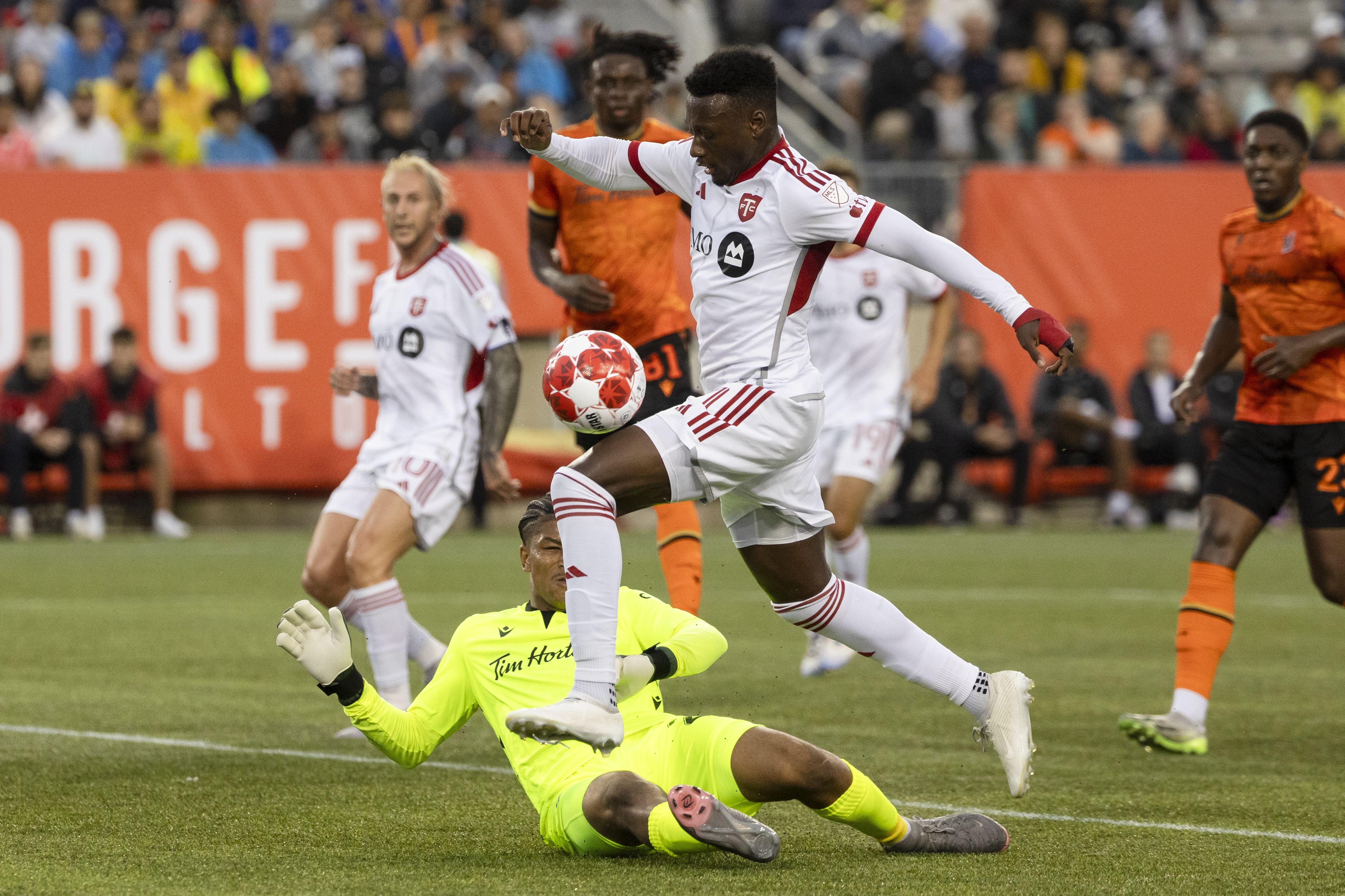 Những Thông Tin Thú Vị Về Câu Lạc Bộ Toronto FC - Từ Sân Cỏ Đến Trái Tim Người Hâm Mộ