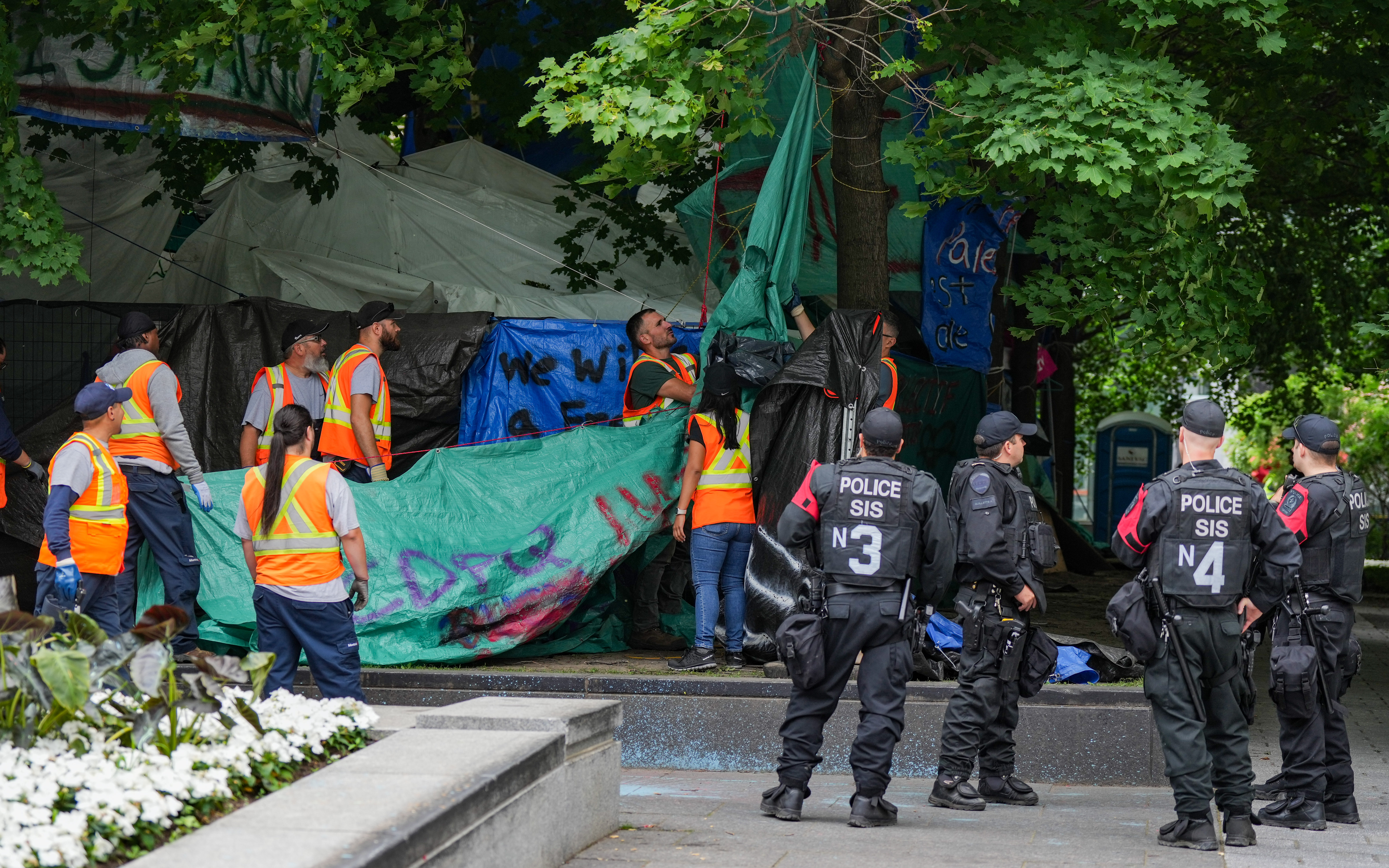 По искане на град Монреал полицията разби пропалестински лагер в