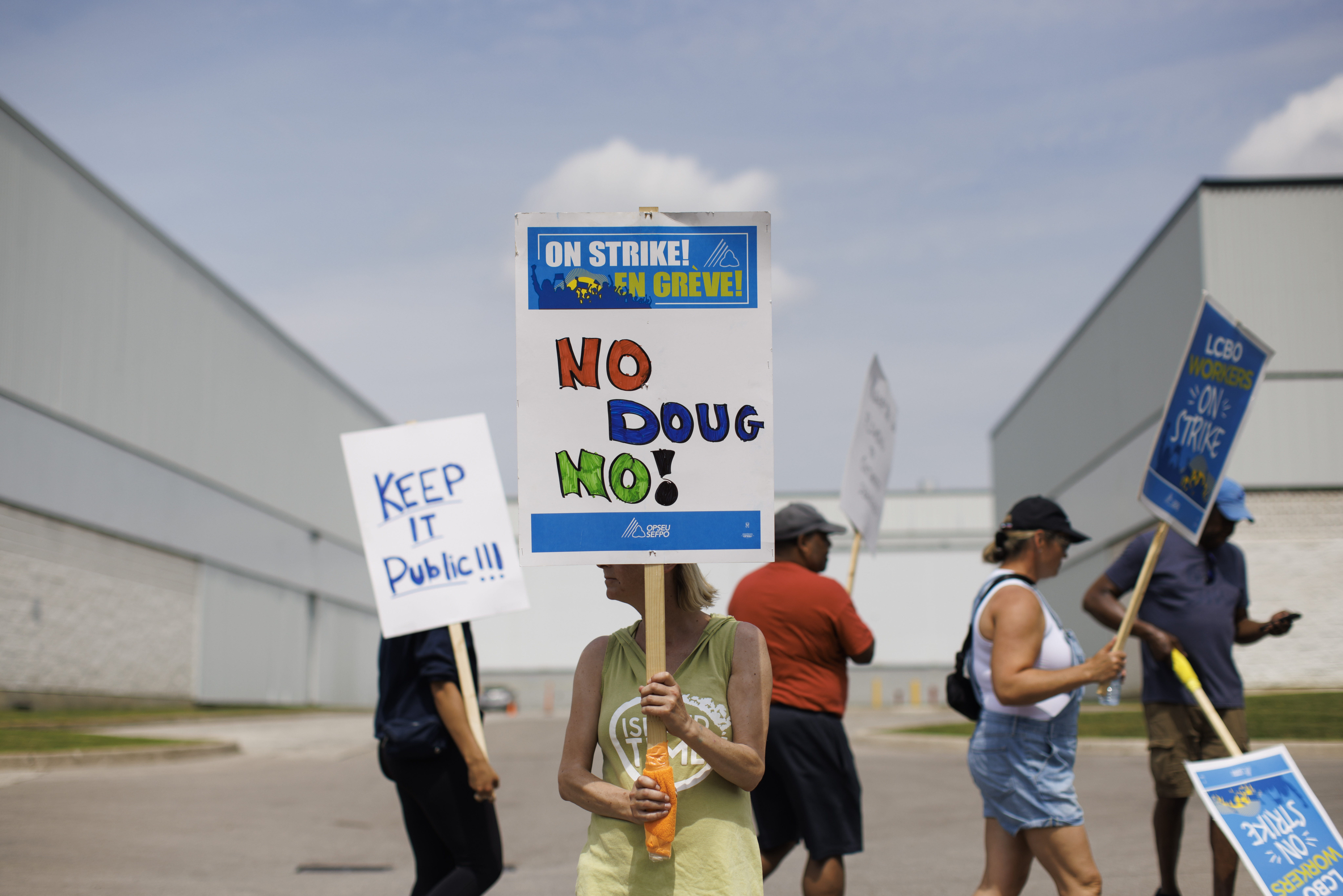 LCBO се е ангажирала да запази 680 от своите търговски