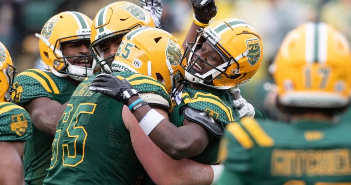 B C Куотърбекът на Лъвовете Върнън Адамс младши защитният защитник на