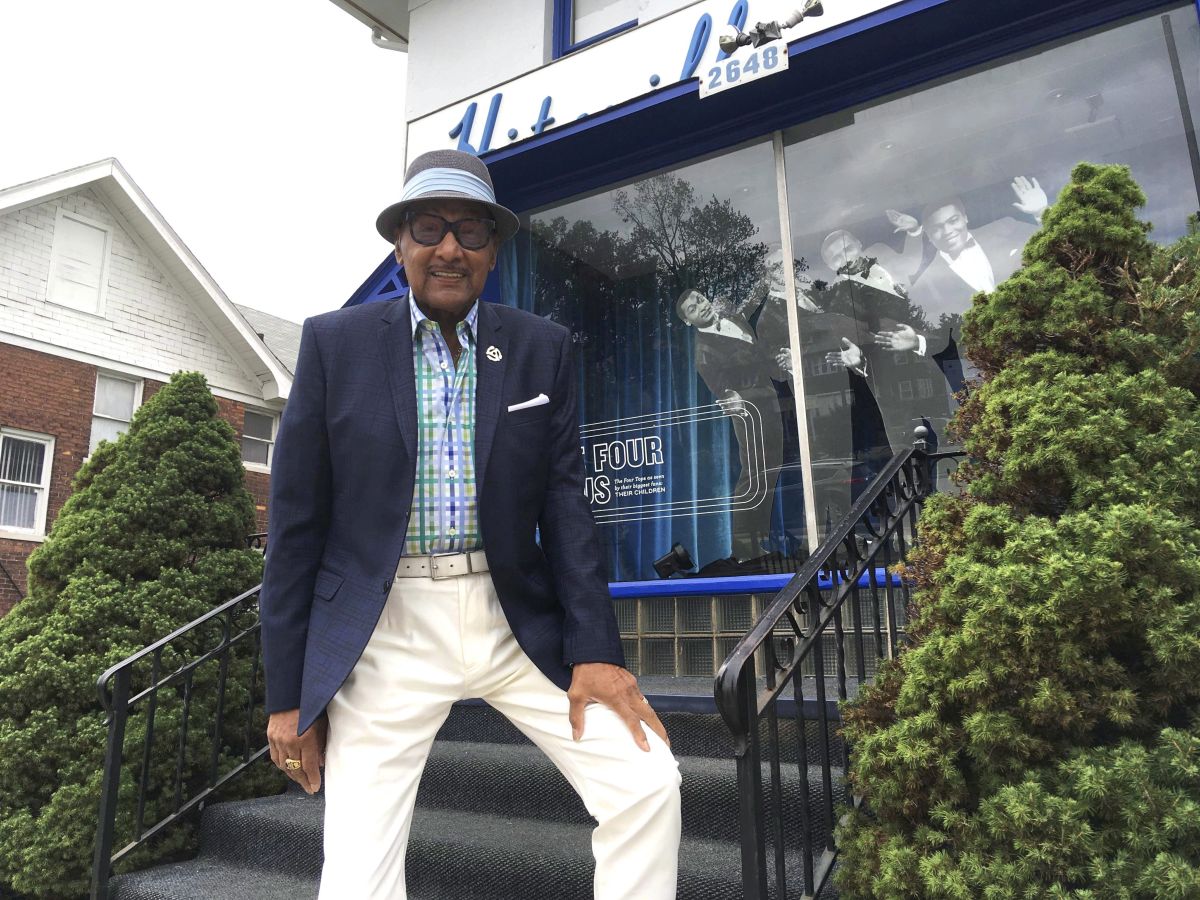 Abdul "Duke" Fakir, the lone surviving original member of the Four Tops and a longtime friend of the late Aretha Franklin, poses in front of the Motown Museum Wednesday, Aug. 22, 2018, in Detroit.