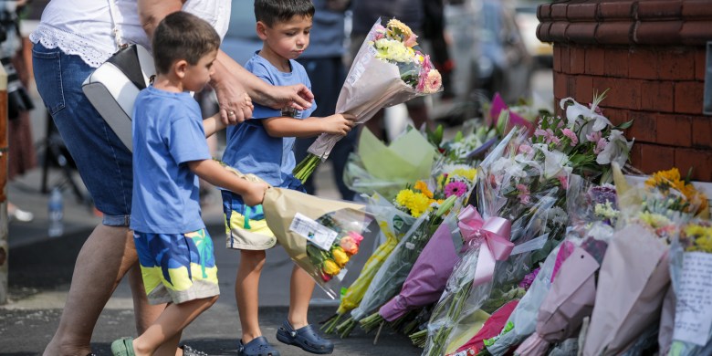 Taylor Swift 'in shock' after 3 kids die in stabbing at Swift-themed dance class
