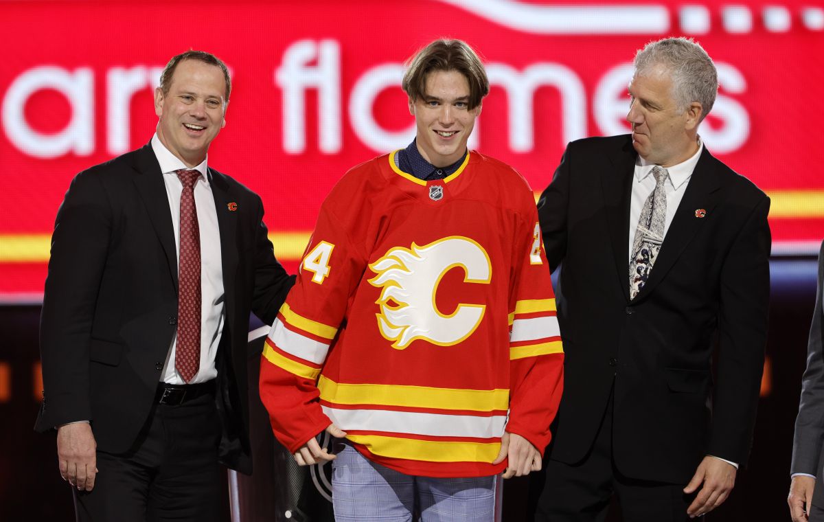 Matvei Gridin, centre, poses after being selected by the Calgary Flames during the first round of the NHL hockey draft Friday, June 28, 2024, in Las Vegas.