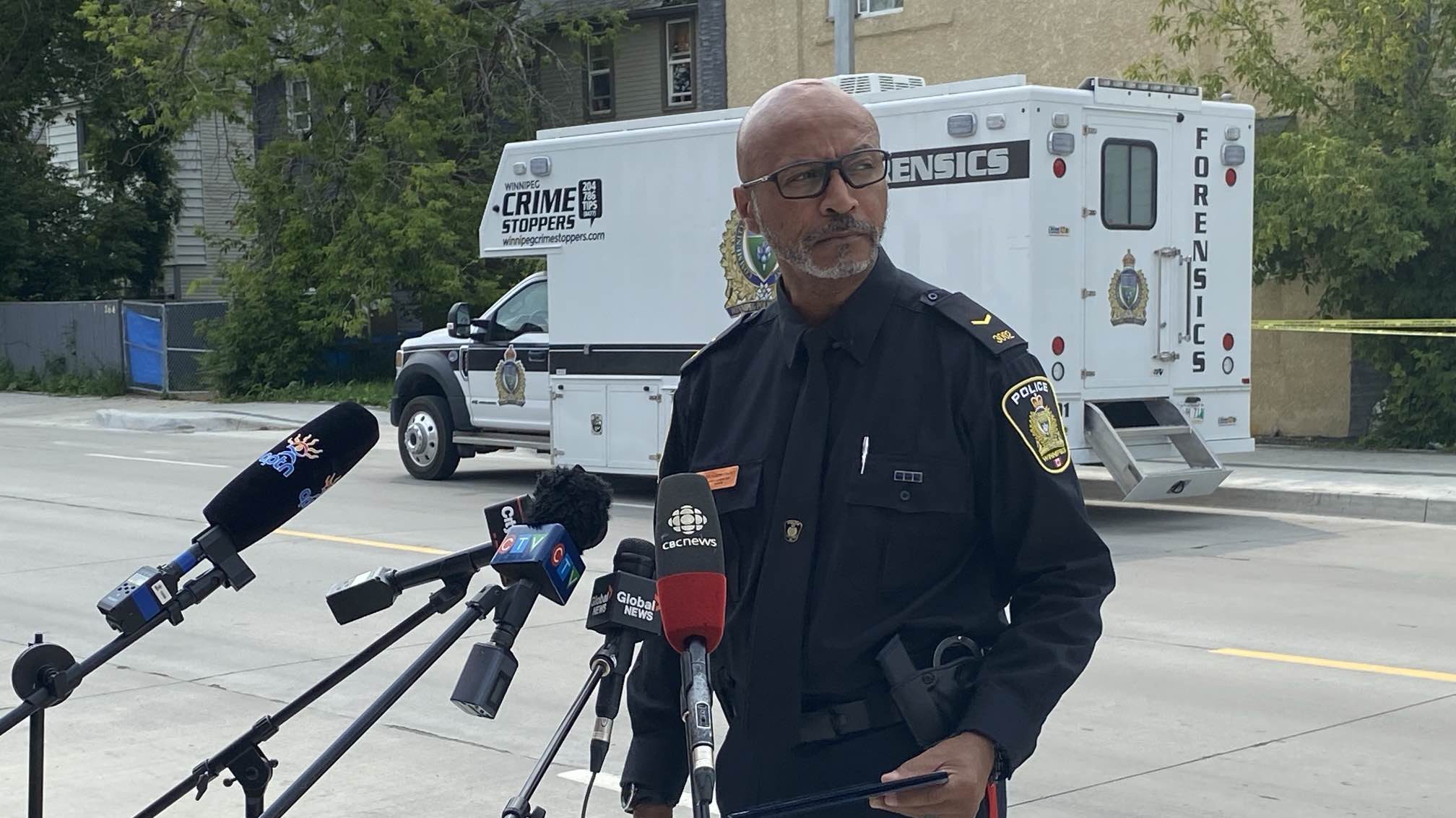 Winnipeg cops searching residence as part of missing person investigation