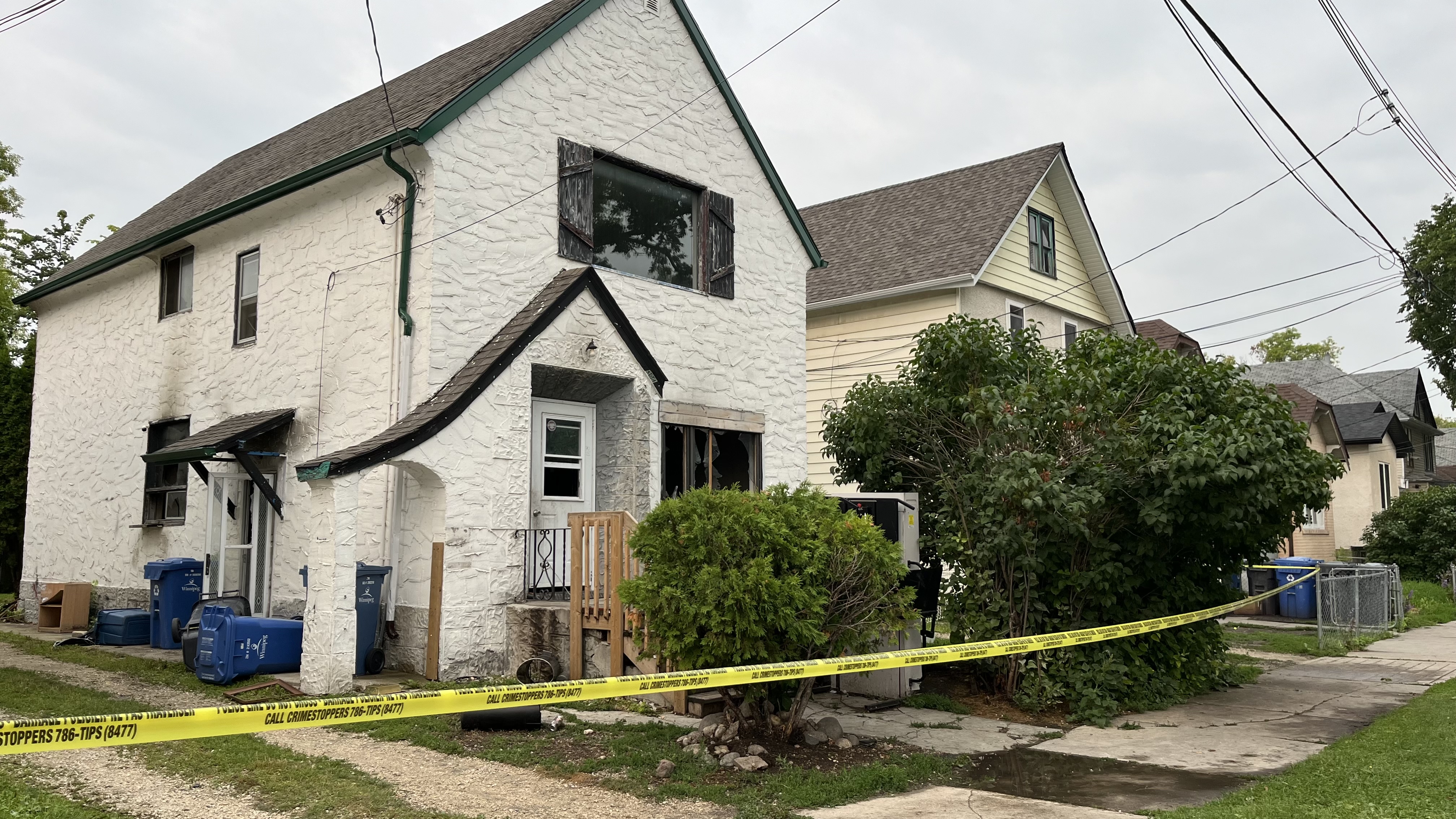 Един човек беше спасен и откаран в болница в критично