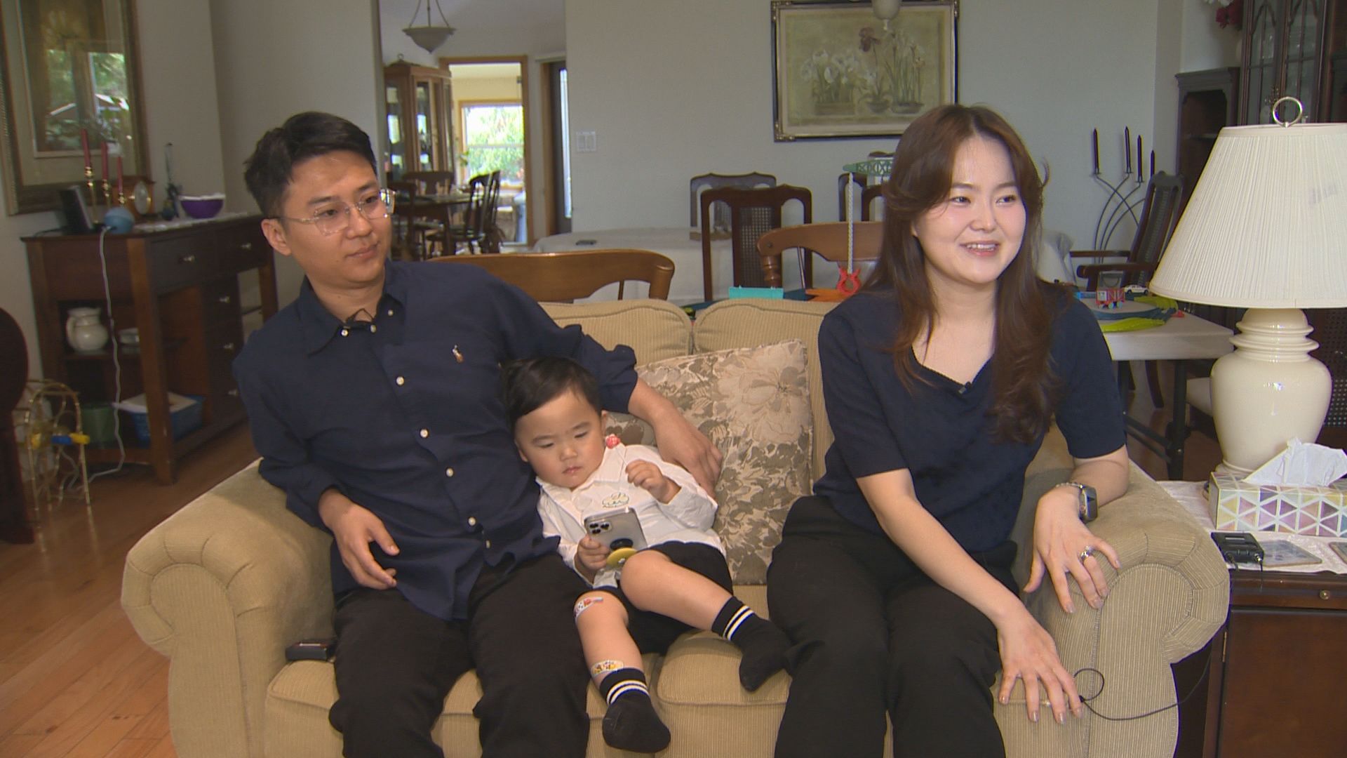 Manitoba parents ‘helpless’ as toddler lacks public health care coverage