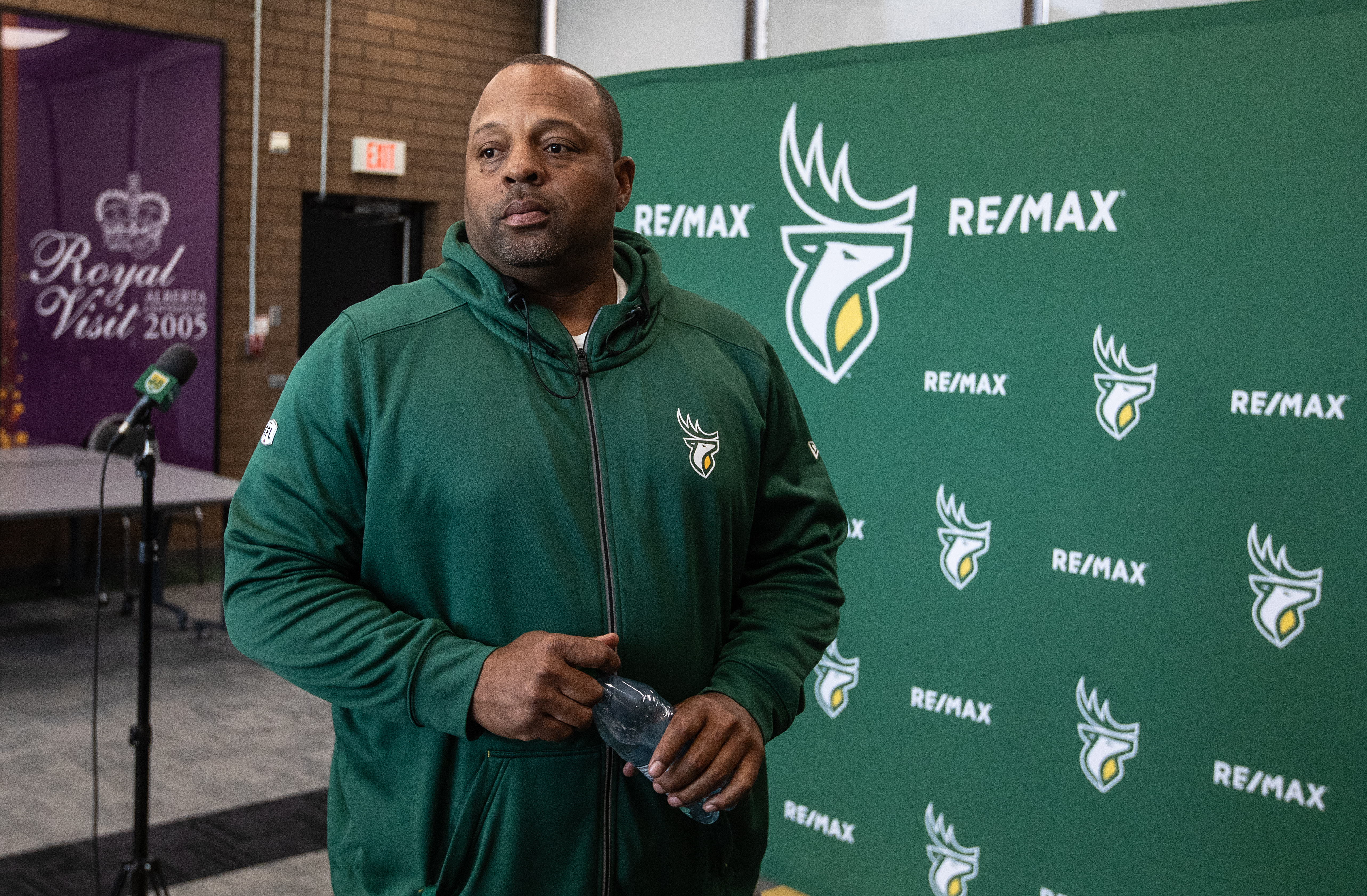 Темата на седмицата за Едмънтън Елкс се промени Крис Джоунс беше